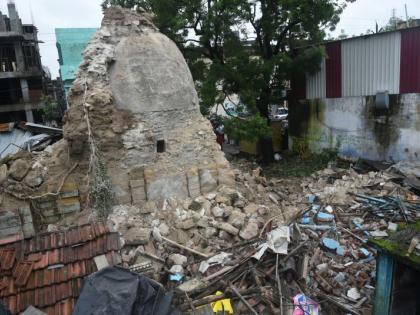 Ancient Shiva temple collapsed due to heavy rain; The lives of three families were ruined | संततधारेमुळे प्राचीन शिवमंदिर कोसळले; तीन कुटुंबांचा संसार उद्ध्वस्त