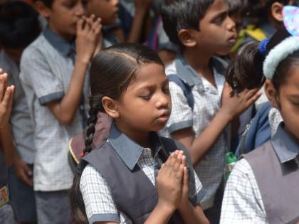 Two years later the chirping began in schools; Enthusiastic welcome of students | दोन वर्षांनंतर शाळांत सुरू झाला किलबिलाट; विद्यार्थ्यांचे उत्साहात स्वागत