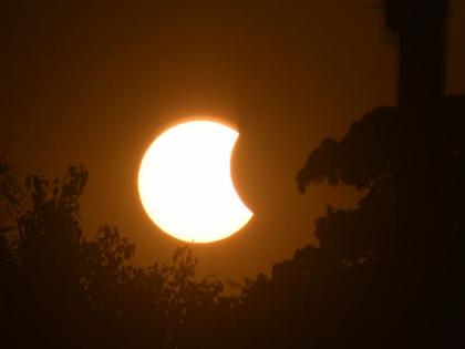 Unprecedented event of solar eclipse in Diwali after 27 years | दिवाळीत २७ वर्षानंतर सूर्यग्रहणाचा अभूतपूर्व साेहळा