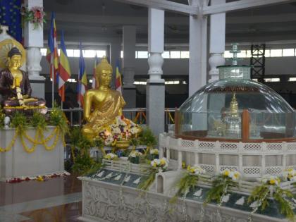 Installation of the Buddha statue of Thailand in Deekshabhumi | थायलंडच्या बुद्धमूर्तीची दीक्षाभूमीत स्थापना