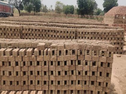 Brick industry in crisis due to Russia-Ukraine war; Construction suspended due to rising steel prices | रशिया-युक्रेन युध्दामुळे वीट उद्योग संकटात; स्टीलच्या भाववाढीने बांधकामांना स्थगिती