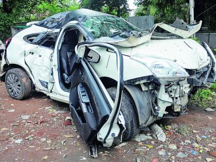 Two young women were killed in a car accident | वेगाशी स्पर्धा करण्याच्या नादात कारमधील दोन तरुणी ठार; अमरावती मार्गावर भीषण अपघात