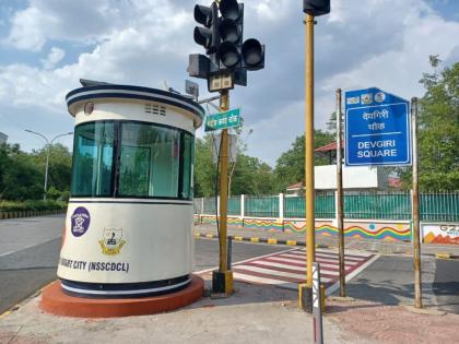 Only 15 smart traffic booths were installed in two months; How long will it take to plant 135? | दोन महिन्यांत केवळ १५ स्मार्ट ट्रॅफिक बूथ लागले; १३५ लावण्यासाठी किती वेळ लागणार?