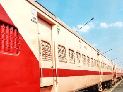 Now Pragati Express will become in new look and more colourful | प्रगती एक्सप्रेसची झाली 'प्रगती' : मनमोहक रुपात प्रवाशांच्या सेवेत होणार दाखल