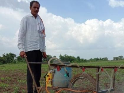 A farmer in Yavatmal district made a spray machine out of waste material | यवतमाळ जिल्ह्यातील शेतकऱ्याने टाकाऊ वस्तूंमधून साकारले फवारणी यंत्र