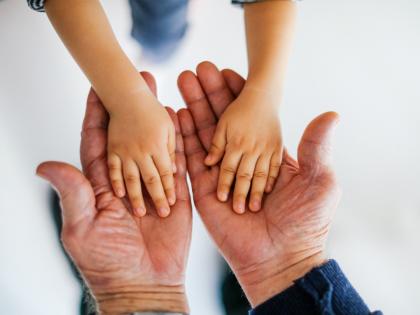 Abducted for begging in Pune 2-year-old girl rescued safely | पुण्यात भीक मागण्यासाठी अपहरण; २ वर्षांच्या चिमुकलीची सुखरुप सुटका