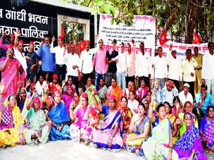 Demonstrations for halting the hawker zone | फेरीवाला झोनच्या स्थगितीसाठी निदर्शने Demonstrations for halting the hawker zone | फेरीवाला झोनच्या स्थगितीसाठी निदर्शने