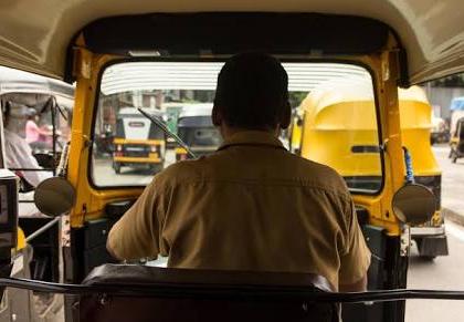 Pune Lock down 2.0: Rickshaws and cars available for medical treatment and emergency services during lockdown | Pune Lock down 2.0 : लॉकडाऊनच्या काळात वैद्यकीय उपचार व अत्यावश्यक सेवेसाठी ऑटो रिक्षासह ' ही ' सुविधा असणार उपलब्ध