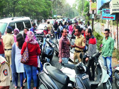 Only two wheeler drivers target from the traffic branch | वाहतूक शाखेकडून केवळ दुचाकी वाहनधारक टार्गेट