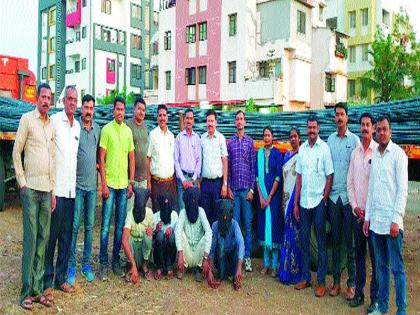  Theft of 15 lakh iron rods | १५ लाखांच्या लोखंडी सळ्यांच्या चोरीचा छडा