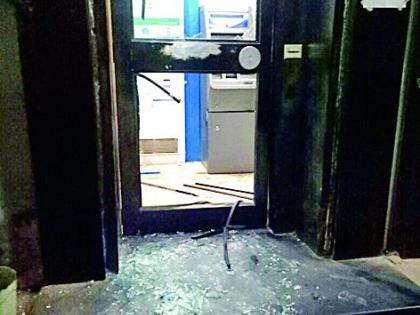 Gas cut-off ATM in Bhandara district; Twenty-five lakhs of notes are burnt | भंडारा जिल्ह्यात गॅस कटरने फोडले एटीएम; सव्वा लाखांच्या नोटा जळाल्या