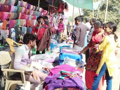  As the cold rises, the demand for warm clothes increased | थंडी वाढताच उबदार कपड्यांना मागणी वाढली