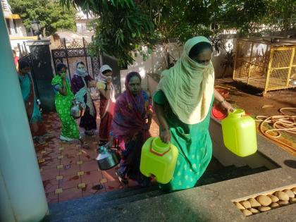  At the house of a woman corporator for water | पाण्यासाठी महिला नगरसेवकाच्या घरी