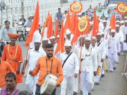 Balaji Mandir Institute's reception, distribution of shares | बालाजी मंदीर संस्थानच्या दिंडीचे स्वागत, बियांचे वाटप 