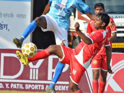 Fresh Cup Football Tournament: 'Phulewadi' Combined With 'Old Wednesday' | सतेज चषक फुटबॉल स्पर्धा : ‘फुलेवाडी’ची संयुक्त ‘जुना बुधवार’वर दमदार मात