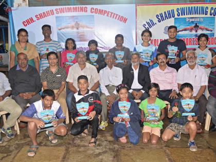 Kolhapur: Swimming competition prevailed in Prajwal Wagh, Abha Deshpande's Open Group | कोल्हापूर  : जलतरण स्पर्धेत प्रज्ज्वल वाघ, आभा देशपांडे यांची खुल्या गटात बाजी