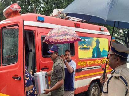 Keeping in mind the possible flood situation in Kolhapur, the Municipal Corporation has ordered the evacuation of five hospitals in the flood affected areas | Kolhapur flood: कोल्हापुरातील पाच रुग्णालयांना स्थलांतरचे आदेश, ३० निवारा केंद्रे स्थापन Keeping in mind the possible flood situation in Kolhapur, the Municipal Corporation has ordered the evacuation of five hospitals in the flood affected areas | Kolhapur flood: कोल्हापुरातील पाच रुग्णालयांना स्थलांतरचे आदेश, ३० निवारा केंद्रे स्थापन