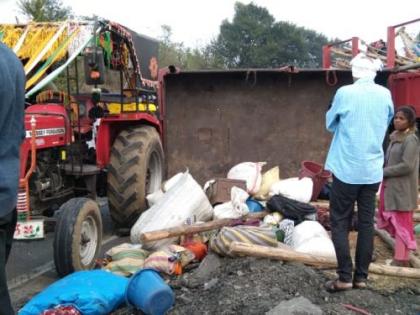 Tractor trolley overturns in Nagpur district; 14 sugarcane workers injured | नागपूर जिल्ह्यात ट्रॅक्टरची ट्रॉली उलटली; १४ ऊस ताेडणी कामगार जखमी