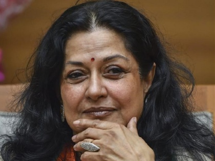 veteran actress moushumi chatterjees son-in-law dicky sinha filing a defamation case against the actress | मौसमी चॅटर्जींवर जावई ठोकणार मानहानीचा दावा