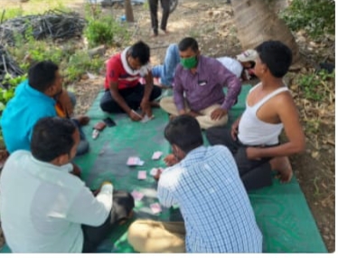 Photo of staff playing cards at Gaudgaon Health Center goes viral ...! | गौडगाव आरोग्य केंद्रातील कर्मचाऱ्यांचा पत्ते खेळतानाचा फोटो व्हायरल...!