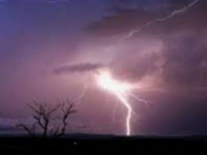 Heavy rain in villages in and around Solapur city with thunderstorms | विजेच्या कडकडाटासह सोलापूर शहर अन् परिसरात गावांमध्ये जोरदार पाऊस