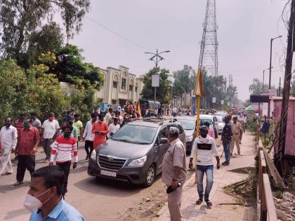 Dindi Morcha became the foothold of the entire Maratha community; Officials left in ten vehicles | सकल मराठा समाजाचा मोर्चा; आता पुण्यात बैठक, बांधव कारने रवाना !