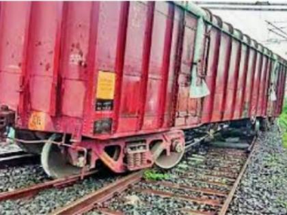 Big news; 7 wagons of Shrigonda-Belwandi station derailed | ब्रेकिंग! सोलापुरात श्रीगोंदा-बेलवंडी स्थानकांदरम्यान मालगाडीचे ७ वॅगन घसरले