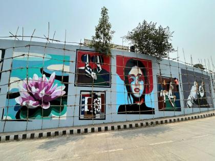 Artists who studied at the Sahyadri College of Art Sawarde Ratnagiri painted various paintings on the walls of Mumbai | ‘सह्याद्री’च्या कलाकारांनी मुंबईच्या भिंती केल्या बाेलक्या, सलग तीन महिने रेखाटतायत चित्राकृती 