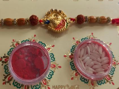 Oh wow! 'Rakhi' made in Chhatrapati Sambhajinagar; Rakhyas worth 1 crore have already been made in a month | लय भारी! ‘राखी’त मेड इन छत्रपती संभाजीनगर; कुंकू,अक्षदासोबत राखीची पॅकिंग