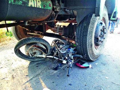 Six killed in different accidents in the district | जिल्ह्यात वेगवेगळ्या अपघातांत सहा ठार