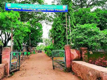 Ashram schools, hostels waiting for students | आश्रमशाळा, वसतिगृहांना विद्यार्थ्यांची प्रतीक्षा Ashram schools, hostels waiting for students | आश्रमशाळा, वसतिगृहांना विद्यार्थ्यांची प्रतीक्षा
