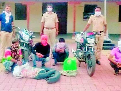 Alcohol seized in two and a half lakhs | अडीच लाखांची गावठी दारू जप्त Alcohol seized in two and a half lakhs | अडीच लाखांची गावठी दारू जप्त