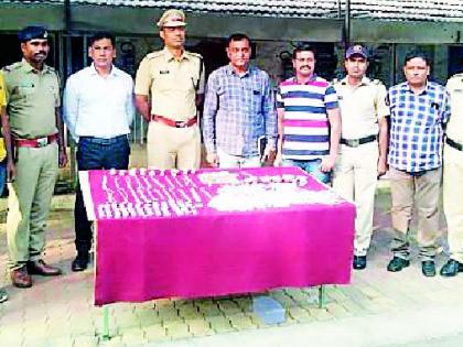 100 gram of gold, 7 kg of silver seized | १०० ग्रॅ्रम सोने, ७ किलो चांदी जप्त 100 gram of gold, 7 kg of silver seized | १०० ग्रॅ्रम सोने, ७ किलो चांदी जप्त