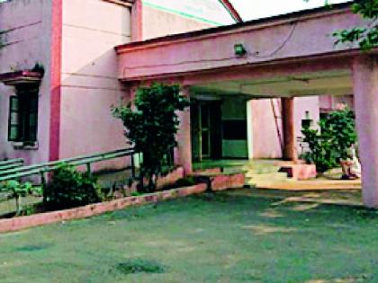 On Saline, a healthcare facility in Lakhani taluka | लाखनी तालुक्यातील आरोग्यसेवा ‘सलाईन’वर On Saline, a healthcare facility in Lakhani taluka | लाखनी तालुक्यातील आरोग्यसेवा ‘सलाईन’वर