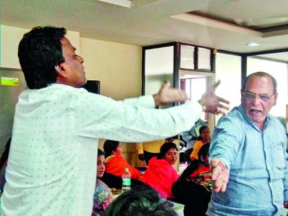 Senior corporators quarrel in the Daund nagar parishad | दौंड नगर परिषदेत ज्येष्ठ नगरसेवकांची खडाजंगी 