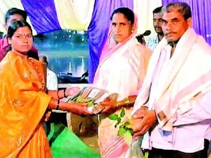 Felicitation of parents of Tulsi jawans | तुळशीत जवानांच्या माता-पित्यांचा सत्कार