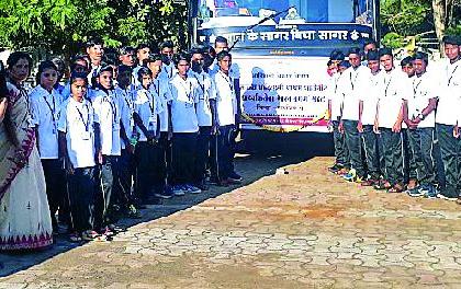 44 students indulged in India | ४४ विद्यार्थी भारत भ्रमणावर