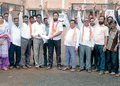 Sena's Tehsil Morcha against the weightlifting | भारनियमनाविरोधात सेनेचा तहसीलवर मोर्चा