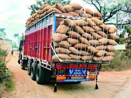 50,000 quintals of paddy of UP and MP in the taluka | युपी व एमपीचा ५० हजार क्वींटल धान तालुक्यात