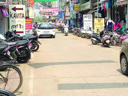 Shopkeepers' belongings and boards began to return to the streets | दुकानदारांचे सामान व बोर्ड परत येऊ लागले रस्त्यावर