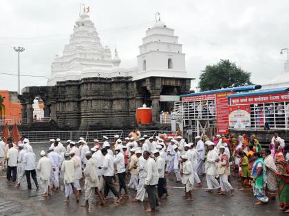  Range for Nagnath's darshan | नागनाथाच्या दर्शनासाठी रांगा