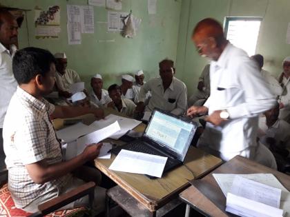 The crowd to fill the application for the Prime Minister Honor Pension Scheme | प्रधानमंत्री सन्मान पेन्शन योजनेचे अर्ज भरण्यासाठी गर्दी