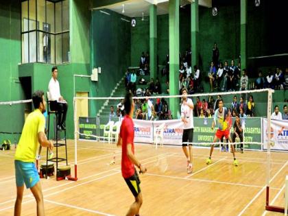 Radhini, Vrashali beat Vijay in West Divisional Inter-University Badminton tournament | पश्चिम विभागीय आंतरविद्यापीठ बॅडमिंटन स्पर्धेत राधिनी, वृषालीचा विजय