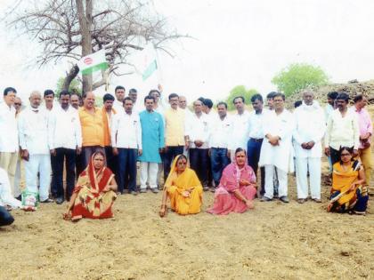 Farmers Gandhigiri by imposing prohibited seeds | बंदी असलेले बियाणे लावून शेतकऱ्यांची गांधीगिरी