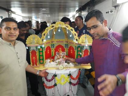 Ganesh Chaturthi 2018: Ameya Gawde's initiative of touring the tourist in Spain, Ganeshaya Pooja in Chowk | Ganesh Chaturthi 2018 : स्पेनमधील पर्यटन बोटीवर गणरायाचे पूजन, चौके मधील अमेय गावडेचा पुढाकार