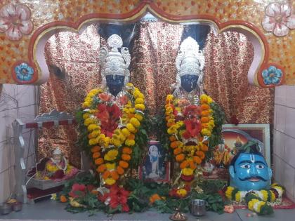 Mahaabhishek to the idols of Sri Vitthal-Rukmini | श्री विठ्ठल-रुक्मिणी मूर्तींला महाअभिषेक