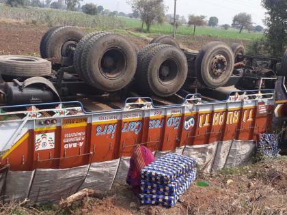 The accident occurred between Somawal and Akkalkuwa on the state road | राज्यमार्गावरील सोमावल ते अक्कलकुवा दरम्यान अपघातांचे सत्र सुरूच