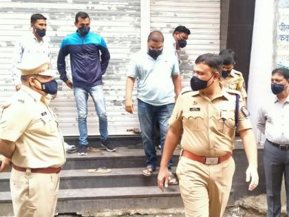 Armed robbery in Nandurbar in the morning, more than Rs 12 lakh was stolen | नंदुरबारात सकाळी सशस्त्र दरोडा, १२ लाखापेक्षा अधीक रक्कम लंपास Armed robbery in Nandurbar in the morning, more than Rs 12 lakh was stolen | नंदुरबारात सकाळी सशस्त्र दरोडा, १२ लाखापेक्षा अधीक रक्कम लंपास