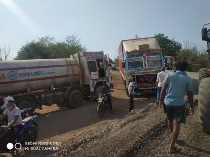 Traffic congestion in Savalghat | सावळघाटात वाहतुकीचा खोळंबा