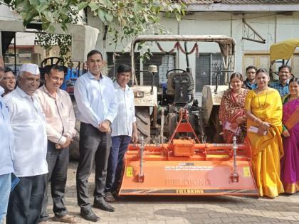   Distribution of tractors, tools and certificates, cards in the camp | समाधान शिबिरात ट्रॅक्टर, औजारे व दाखले, कार्ड वितरण